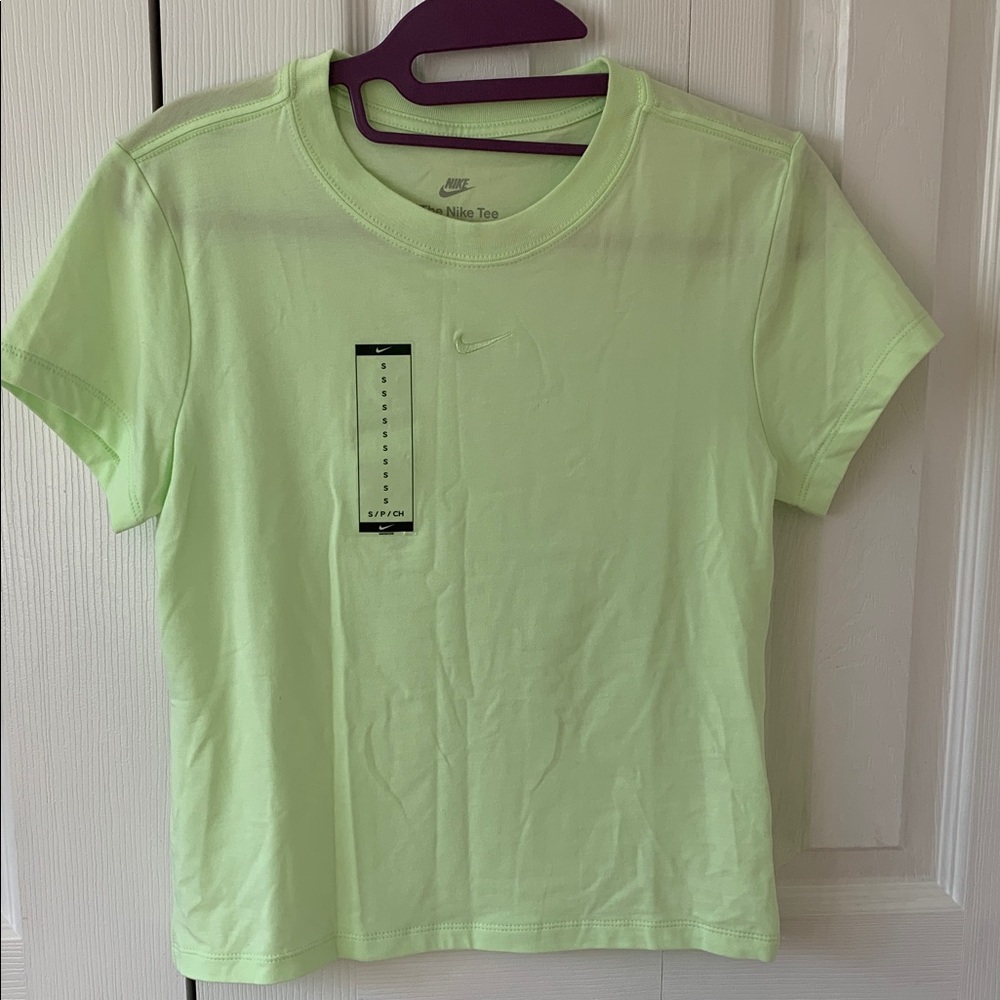 Women’s Nike slim fit neon tee! NEW